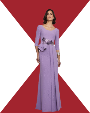 Vestido madrina color lavanda con silueta columna, manga francesa, cinturón joya y volante lateral.